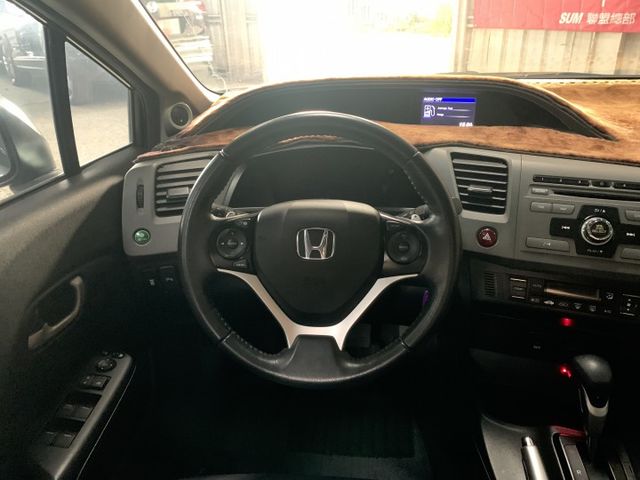 CIVIC  第10張相片