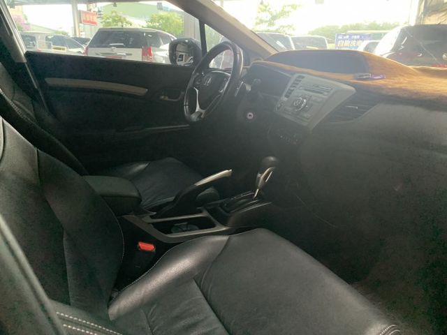 CIVIC  第13張相片