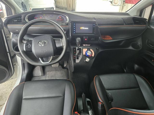 TOYOTA小休旅.  第4張相片