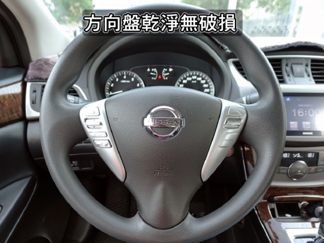 ▲豪華影音版，里程保證，全程原廠保養▲一手家庭用車，原鈑件認證▲免鑰匙，恆溫，定速，感應大燈，免頭款可全貸  第8張相片
