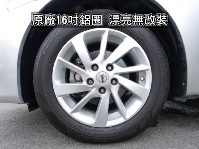 ▲豪華影音版，里程保證，全程原廠保養▲一手家庭用車，原鈑件認證▲免鑰匙，恆溫，定速，感應大燈，免頭款可全貸  第19張相片