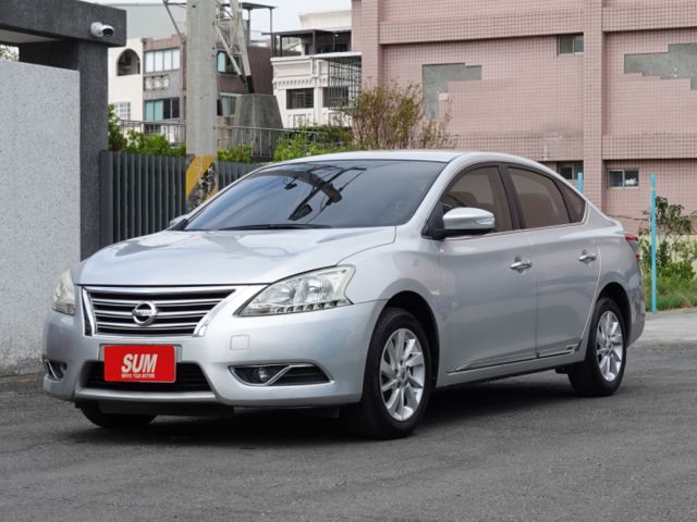 ▲頂級豪華版，只跑９萬，全車原鈑件▲升級導航/電視+倒車顯影▲免鑰匙，恆溫，定速，感應大燈▲原鈑件認證▲可全額貸款  第3張相片