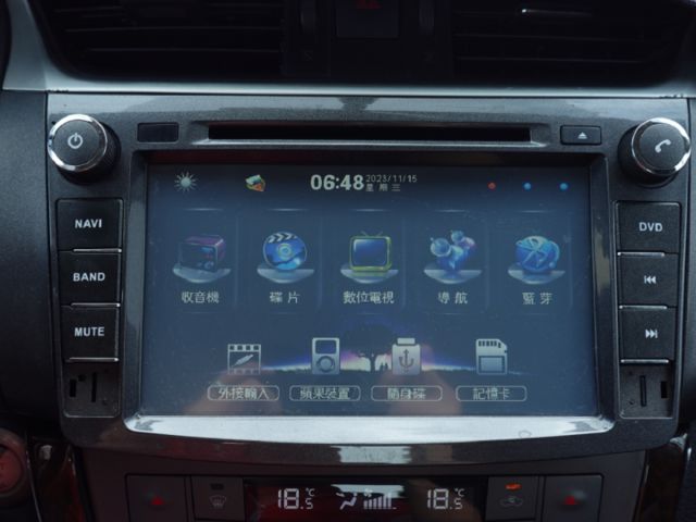 ▲頂級豪華版，只跑９萬，全車原鈑件▲升級導航/電視+倒車顯影▲免鑰匙，恆溫，定速，感應大燈▲原鈑件認證▲可全額貸款  第12張相片