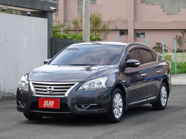 ▲豪華影音版，里程保證，全車原鈑件▲升級原廠導航／電視＋胎壓＋倒車顯影▲免鑰匙，恆溫，定速，感應大燈，免頭款可全貸  第3張相片
