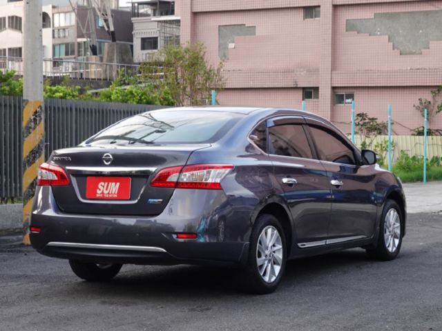 ▲豪華影音版，里程保證，全車原鈑件▲升級原廠導航／電視＋胎壓＋倒車顯影▲免鑰匙，恆溫，定速，感應大燈，免頭款可全貸  第4張相片