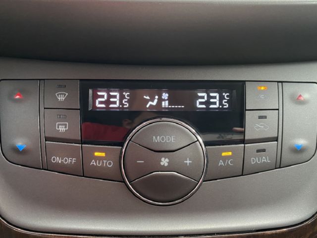 ▲豪華影音版，里程保證，全車原鈑件▲升級原廠導航／電視＋胎壓＋倒車顯影▲免鑰匙，恆溫，定速，感應大燈，免頭款可全貸  第12張相片