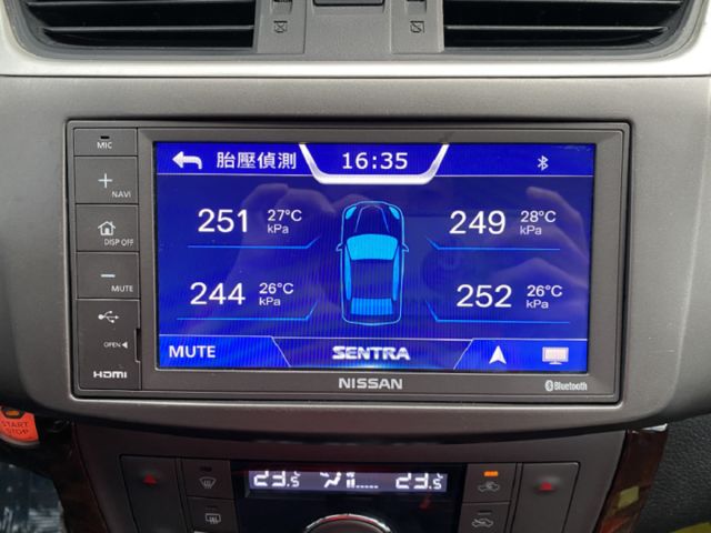 ▲豪華影音版，里程保證，全車原鈑件▲升級原廠導航／電視＋胎壓＋倒車顯影▲免鑰匙，恆溫，定速，感應大燈，免頭款可全貸  第14張相片