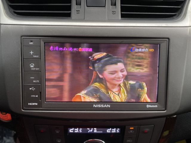 ▲豪華影音版，里程保證，全車原鈑件▲升級原廠導航／電視＋胎壓＋倒車顯影▲免鑰匙，恆溫，定速，感應大燈，免頭款可全貸  第16張相片