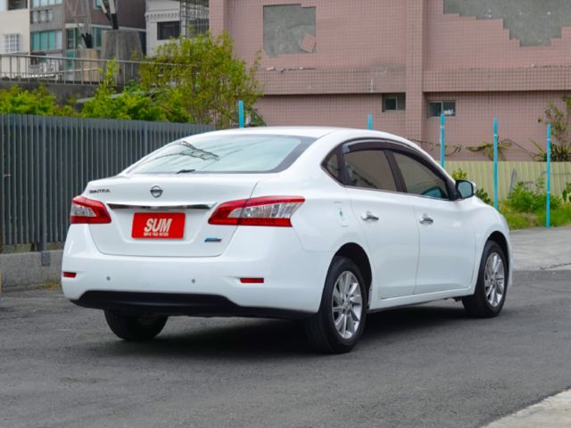 ▲推薦代步車，里程保證，全車原鈑件▲升級八核安卓＋CarPlay＋測速雷達＋行車記錄器▲定速巡航，胎壓偵測，感應大燈  第4張相片