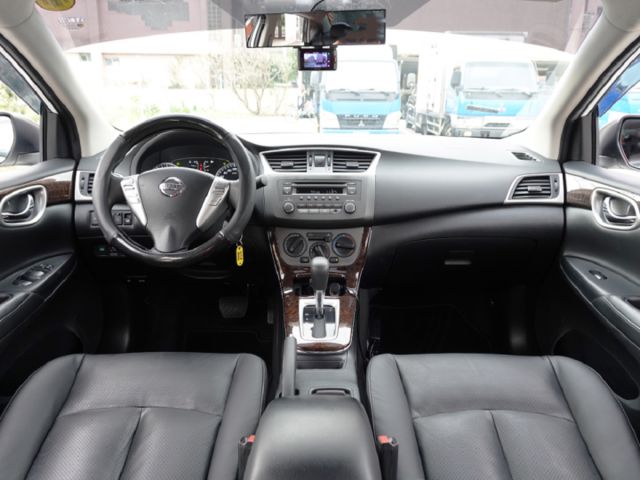 ▲推薦代步車，里程保證，全車原鈑件▲升級八核安卓＋CarPlay＋測速雷達＋行車記錄器▲定速巡航，胎壓偵測，感應大燈  第5張相片
