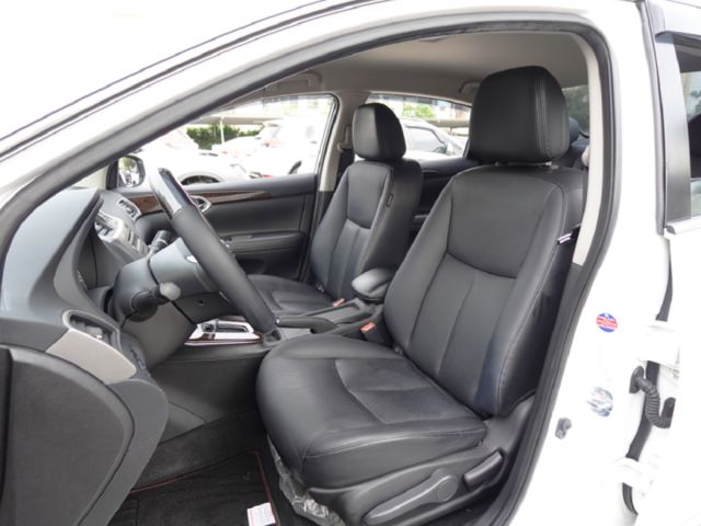 ▲推薦代步車，里程保證，全車原鈑件▲升級八核安卓＋CarPlay＋測速雷達＋行車記錄器▲定速巡航，胎壓偵測，感應大燈  第6張相片