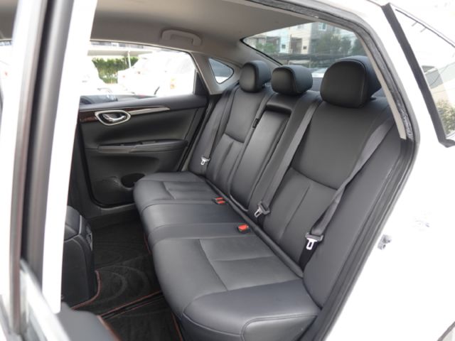 ▲推薦代步車，里程保證，全車原鈑件▲升級八核安卓＋CarPlay＋測速雷達＋行車記錄器▲定速巡航，胎壓偵測，感應大燈  第7張相片