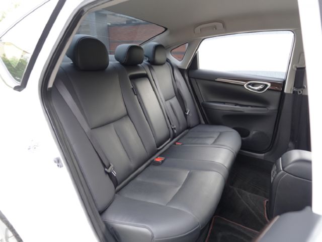 ▲推薦代步車，里程保證，全車原鈑件▲升級八核安卓＋CarPlay＋測速雷達＋行車記錄器▲定速巡航，胎壓偵測，感應大燈  第8張相片