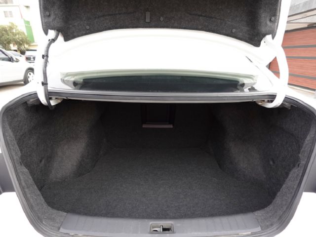 ▲推薦代步車，里程保證，全車原鈑件▲升級八核安卓＋CarPlay＋測速雷達＋行車記錄器▲定速巡航，胎壓偵測，感應大燈  第10張相片