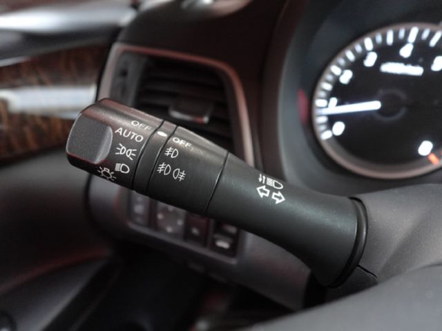 ▲推薦代步車，里程保證，全車原鈑件▲升級八核安卓＋CarPlay＋測速雷達＋行車記錄器▲定速巡航，胎壓偵測，感應大燈  第14張相片