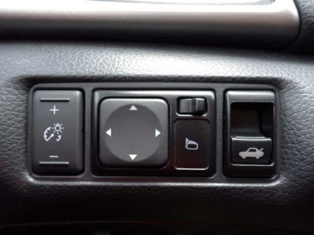 ▲推薦代步車，里程保證，全車原鈑件▲升級八核安卓＋CarPlay＋測速雷達＋行車記錄器▲定速巡航，胎壓偵測，感應大燈  第15張相片