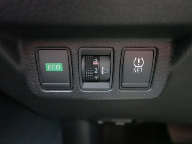 ▲推薦代步車，里程保證，全車原鈑件▲升級八核安卓＋CarPlay＋測速雷達＋行車記錄器▲定速巡航，胎壓偵測，感應大燈  第16張相片