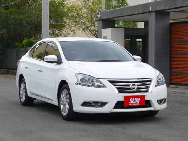 ▲豪華影音版，只跑８萬，認證車~全台保固▲推薦代步房車，省油省稅好顧▲原廠導航／電視，免鑰匙，恆溫，定速，感應大燈  第1張相片