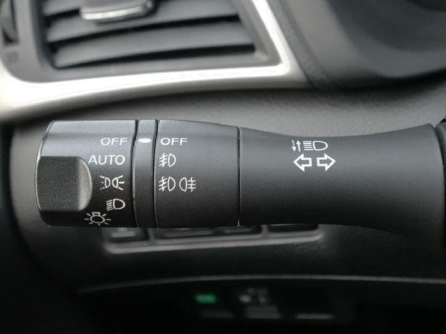 ▲豪華影音版，只跑８萬，認證車~全台保固▲推薦代步房車，省油省稅好顧▲原廠導航／電視，免鑰匙，恆溫，定速，感應大燈  第12張相片