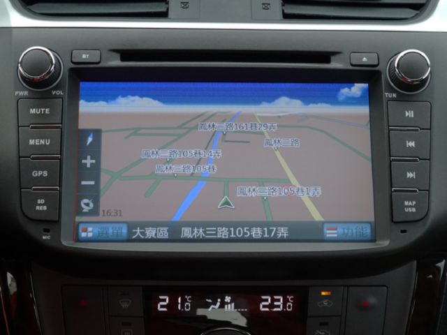 ▲豪華影音版，只跑８萬，認證車~全台保固▲推薦代步房車，省油省稅好顧▲原廠導航／電視，免鑰匙，恆溫，定速，感應大燈  第16張相片