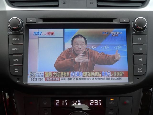 ▲豪華影音版，只跑８萬，認證車~全台保固▲推薦代步房車，省油省稅好顧▲原廠導航／電視，免鑰匙，恆溫，定速，感應大燈  第17張相片