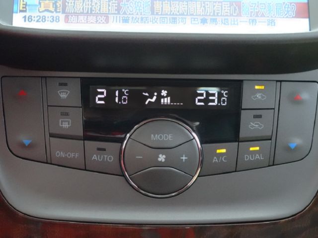▲豪華影音版，只跑８萬，認證車~全台保固▲推薦代步房車，省油省稅好顧▲原廠導航／電視，免鑰匙，恆溫，定速，感應大燈  第18張相片