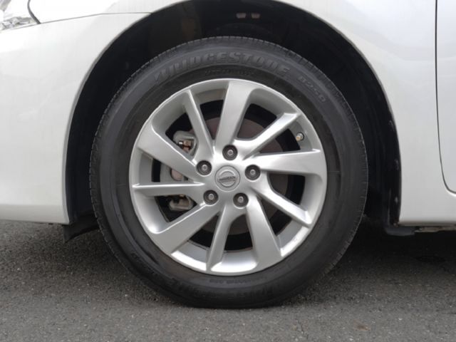 ▲豪華影音版，只跑８萬，認證車~全台保固▲推薦代步房車，省油省稅好顧▲原廠導航／電視，免鑰匙，恆溫，定速，感應大燈  第20張相片