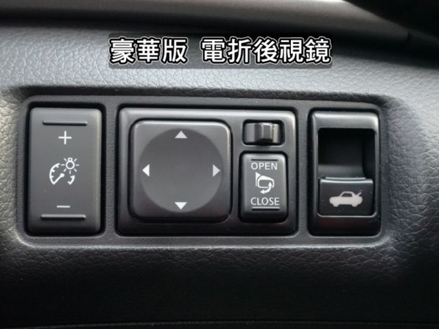 ▲豪華影音版，只跑７萬，全程原廠保養▲一手女用～無菸車▲全車犀牛皮包膜▲認證車原鈑件▲免鑰匙，導航，定速，恆溫，感應大燈  第19張相片