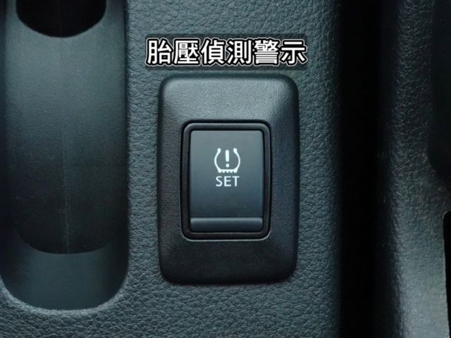 ▲豪華版有恆溫，只跑８萬，全車原鈑件▲花費數萬元選配～原廠導航／電視／胎壓，抬頭顯示器，前後行車記錄器  第18張相片