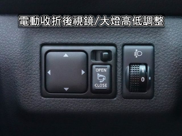 ▲豪華版有恆溫，只跑８萬，全車原鈑件▲花費數萬元選配～原廠導航／電視／胎壓，抬頭顯示器，前後行車記錄器  第19張相片