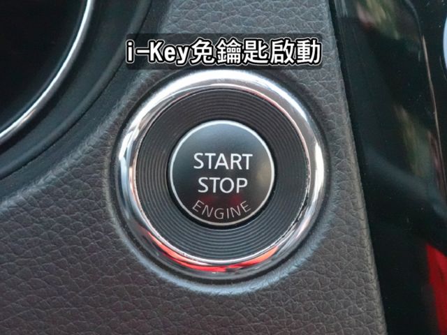 ▲玩美影音版，選配盲點＋四鏡頭錄影▲只跑８萬多，全程原廠保養▲360環景，六氣囊，免鑰匙，導航，胎壓，循跡，定速，恆溫  第14張相片