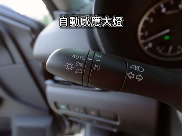 ▲全新改款，里程１萬，原廠保固中▲一手車庫車，近全新內裝▲ACC跟車，車道偏移，六氣囊，免鑰匙，感應大燈，胎壓偵測  第14張相片