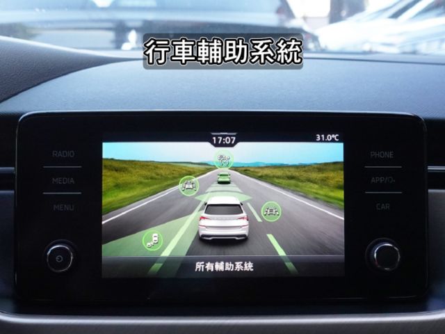 ▲1.0豪華動能版，稅金八千多元▲里程４萬多，全程原廠保養▲ACC跟車／車道維持，電尾門，盲點，免鑰匙，CarPaly  第14張相片