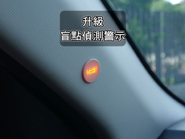 ▲最頂級GLC雙色版，選配五萬元～盲點＋環景，加五年延長保固▲里程２萬多，原鈑件▲車道偏移，六氣囊，免鑰匙，恆溫，定速  第13張相片
