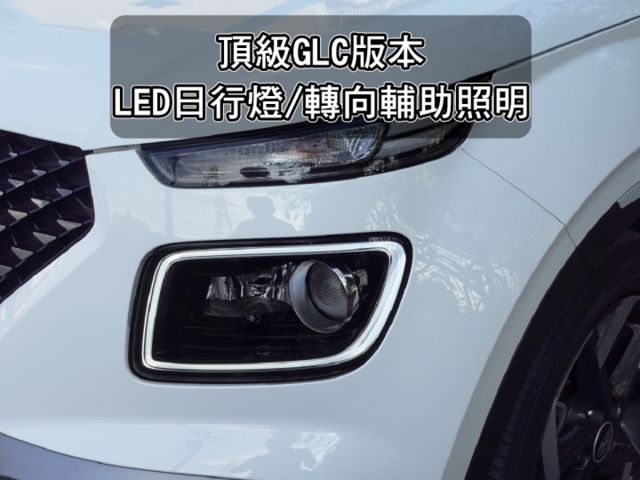 ▲最頂級GLC雙色版，選配五萬元～盲點＋環景，加五年延長保固▲里程２萬多，原鈑件▲車道偏移，六氣囊，免鑰匙，恆溫，定速  第20張相片