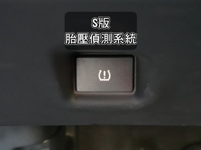 ▲最頂級Ｓ版，才有六氣囊／免鑰匙／導航▲里程１萬多，原廠保固中▲撥片，定速，恆溫，循跡，LED日行燈，原鈑件~可全額貸  第18張相片