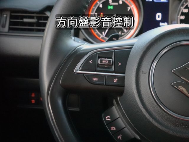 ▲1.2油電，只跑４萬多，原廠電池保固中▲一年稅金八千多元▲ACC跟車，車道偏移，LED頭燈，免鑰匙，恆溫，定速，撥片  第16張相片