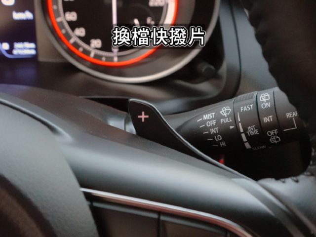 ▲1.2油電，只跑４萬多，原廠電池保固中▲一年稅金八千多元▲ACC跟車，車道偏移，LED頭燈，免鑰匙，恆溫，定速，撥片  第17張相片