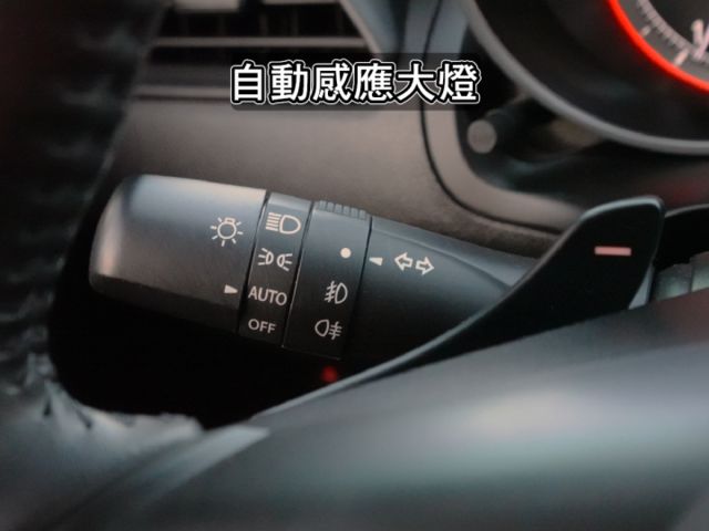 ▲1.2油電，只跑４萬多，原廠電池保固中▲一年稅金八千多元▲ACC跟車，車道偏移，LED頭燈，免鑰匙，恆溫，定速，撥片  第18張相片