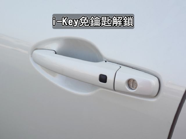 ▲1.2油電，只跑４萬多，原廠電池保固中▲一年稅金八千多元▲ACC跟車，車道偏移，LED頭燈，免鑰匙，恆溫，定速，撥片  第20張相片