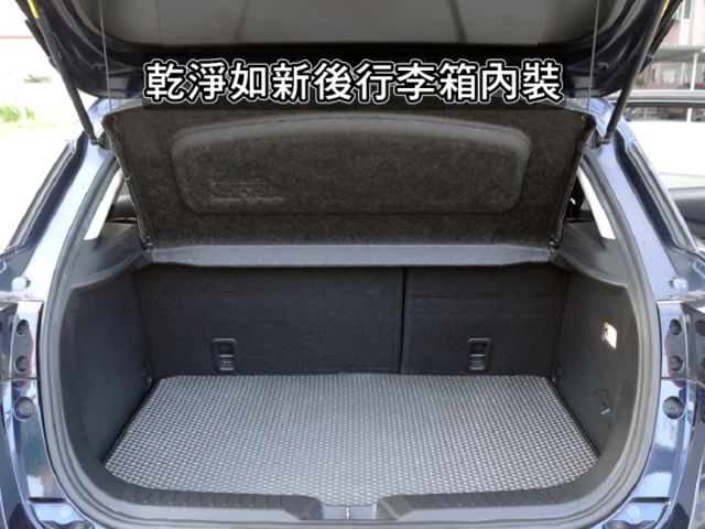▲汽油最頂級版，只跑８萬，全車原鈑件▲日系小休旅，好開好保養▲LED頭燈，六氣囊，盲點，免鑰匙，抬頭顯示，定速，恆溫  第6張相片