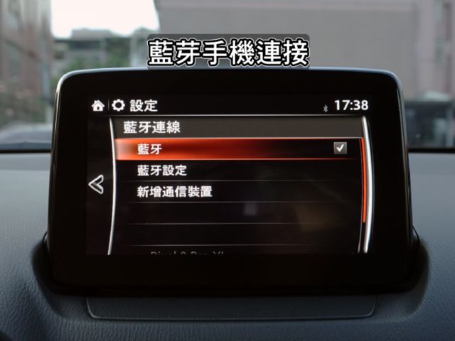 ▲汽油最頂級版，只跑８萬，全車原鈑件▲日系小休旅，好開好保養▲LED頭燈，六氣囊，盲點，免鑰匙，抬頭顯示，定速，恆溫  第12張相片