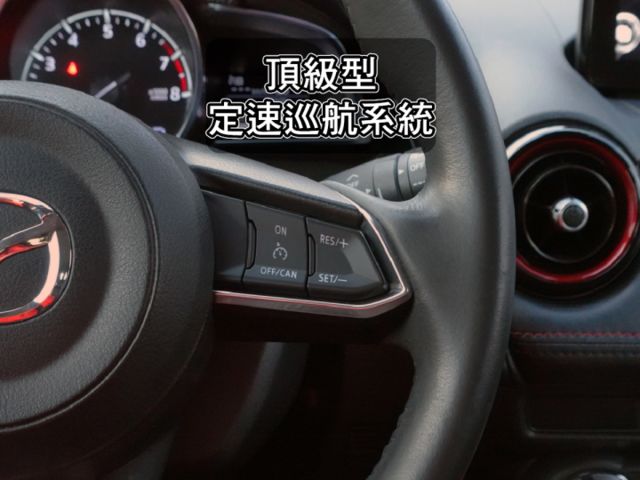 ▲汽油最頂級版，只跑８萬，全車原鈑件▲日系小休旅，好開好保養▲LED頭燈，六氣囊，盲點，免鑰匙，抬頭顯示，定速，恆溫  第15張相片