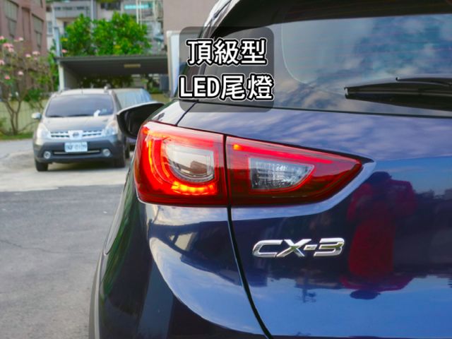 ▲汽油最頂級版，只跑８萬，全車原鈑件▲日系小休旅，好開好保養▲LED頭燈，六氣囊，盲點，免鑰匙，抬頭顯示，定速，恆溫  第20張相片