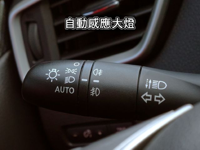 ▲玩美影音版＋萬元選配▲一手車原鈑件，全程原廠保養▲六氣囊，環景，免鑰匙，導航，胎壓，循跡，感應大燈  第20張相片