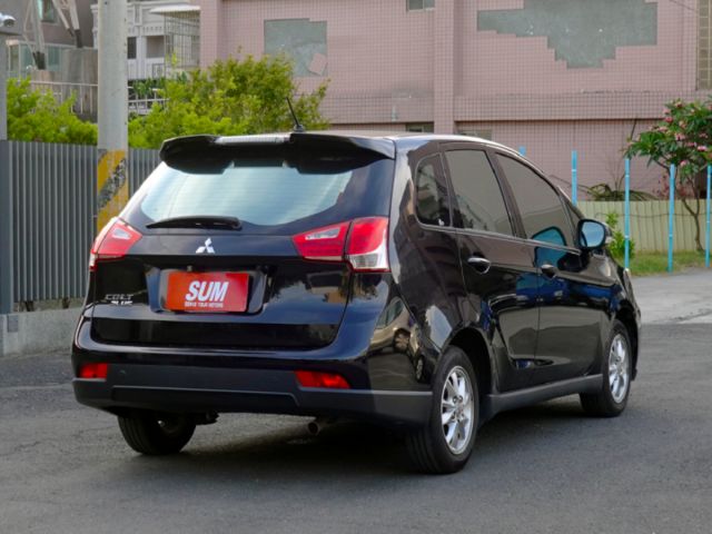 ▲超美代步車，低里程跑７萬▲豪華版有免鑰匙，全車原鈑件▲前後行車記錄器，恆溫空調，倒車顯影，ABS煞車  第4張相片