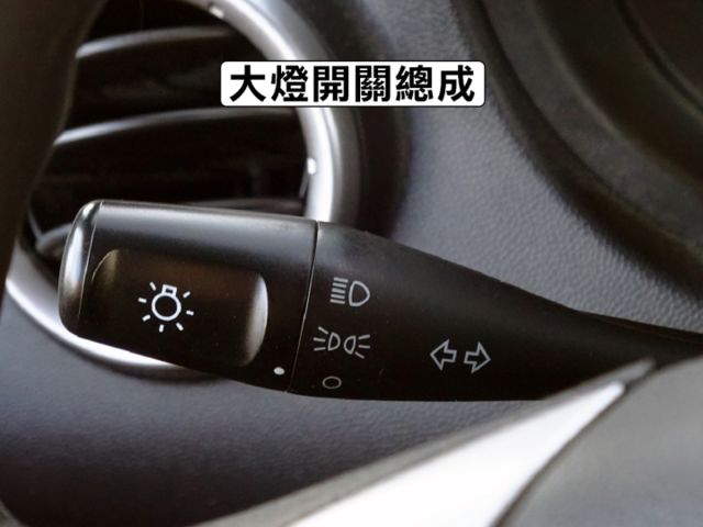 ▲超美代步車，低里程跑７萬▲豪華版有免鑰匙，全車原鈑件▲前後行車記錄器，恆溫空調，倒車顯影，ABS煞車  第12張相片