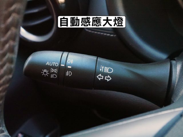 ▲智行旗艦版，里程２萬，全程原廠保養▲一手車無菸味▲認證車原鈑件▲六氣囊，360環景，盲點，免鑰匙，定速，LED頭燈  第11張相片