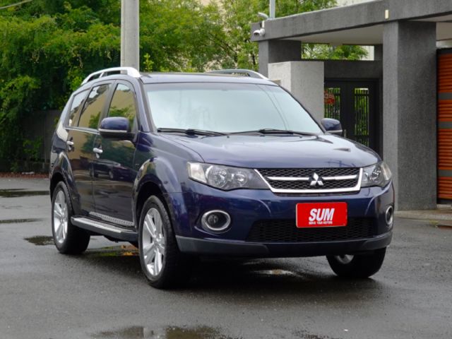 ▲特價認證車，頂級4WD版，選配原廠盲點▲升級八核安卓／抬頭顯示／胎壓偵測／行車記錄器▲定速，恆溫，循跡，感應大燈  第1張相片