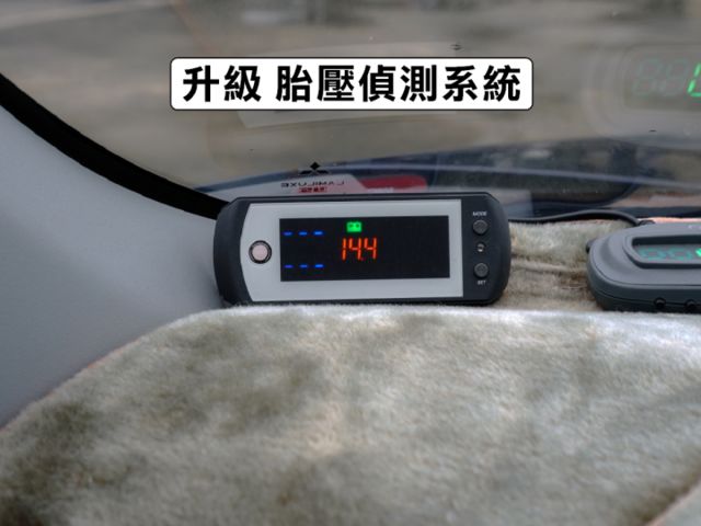 ▲特價認證車，頂級4WD版，選配原廠盲點▲升級八核安卓／抬頭顯示／胎壓偵測／行車記錄器▲定速，恆溫，循跡，感應大燈  第12張相片